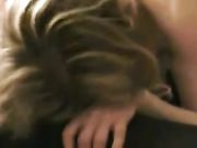 Le mari est au travail et la femme fait des relations sexuelles avec amant noir